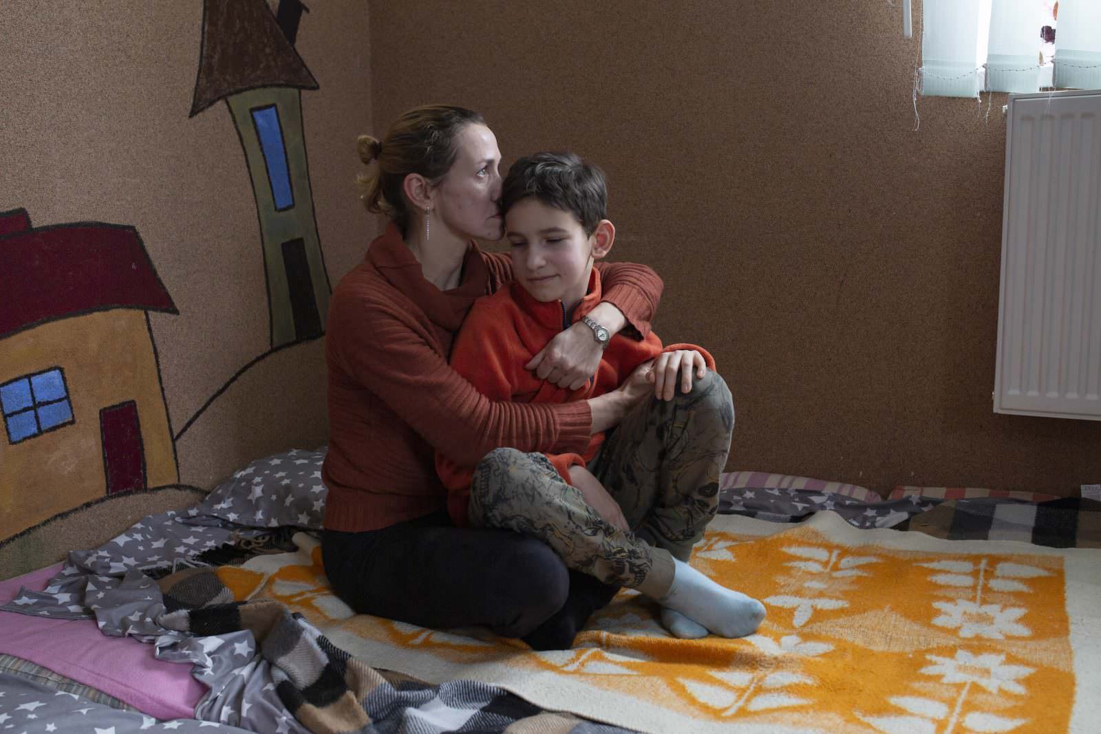 Natasha, 38, and her son Misha, 10, fled from Kyiv to Lviv in western Ukraine where they have been staying in the Seventh Day Adventist Church. Natasha’s husband is still in the Ukrainian capital. They have no relatives or friends abroad but hope to reach Poland or Germany. ; Since 24 February, an estimated 4.5 million people have been forcibly displaced by the crisis in Ukraine. These include 2.5 million refugees who have fled to other countries and almost 2 million people internally displaced. The inter-agency Ukraine Protection Cluster reports that the largest numbers of internally displaced people are in the regions of Zakarpattya (500,000), Lvivska (390,000) and Volynska (170,000) in the west and north-west of the country.