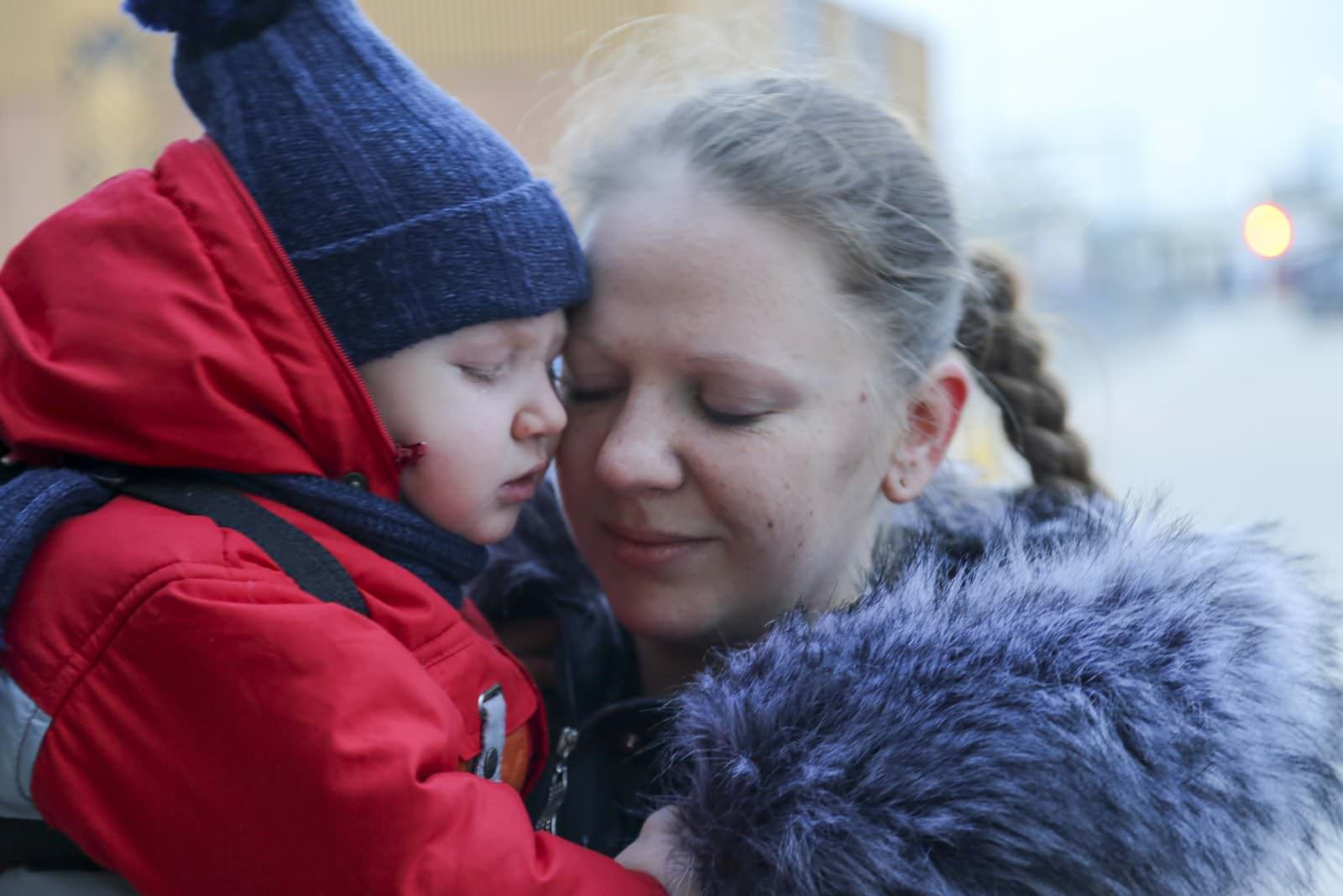 Sveta Makarenko and her 18-month-old son Nikolai were among more than 200 refugees from Mykolaiv in southern Ukraine who arrived by bus at the Palanca crossing on Moldova’s border with Ukraine. UNHCR, Moldovan officials and partner organisations provided support, information and transportation. ; Since the beginning of the war in Ukraine on 24 February 2022, more than 430,000 refugees have crossed the border into Moldova, a small country directly south of Ukraine with a population of 2.7 million.